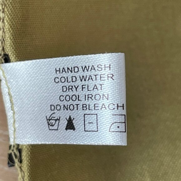 Women's Large 40' Square Scarf w/ Gold and White Baroque Floral Pattern - Picture 14 of 14